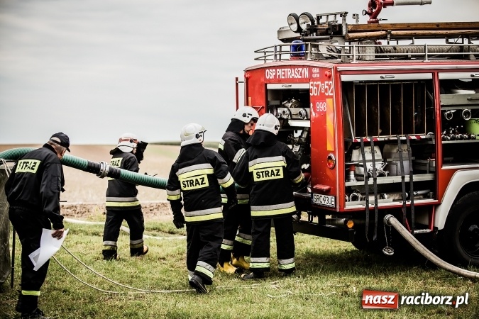 Zdjęcie w galerii na portalu naszraciborz.pl: Pokaz strażacki na rozpoczęcie obchod&oacute;w 90-lecia KS Pietraszyn wiadomości z regionu