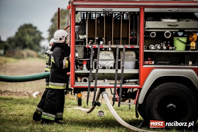 Zdjęcie w galerii na portalu naszraciborz.pl: Pokaz strażacki na rozpoczęcie obchod&oacute;w 90-lecia KS Pietraszyn wiadomości z regionu