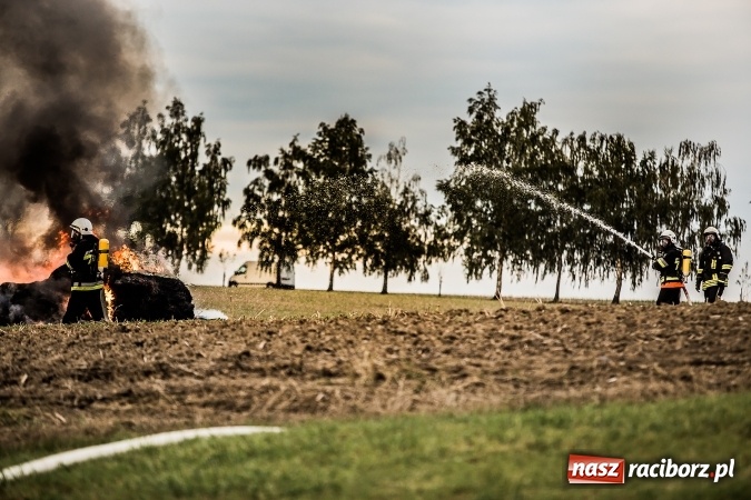Zdjęcie w galerii na portalu naszraciborz.pl: Pokaz strażacki na rozpoczęcie obchod&oacute;w 90-lecia KS Pietraszyn wiadomości z regionu