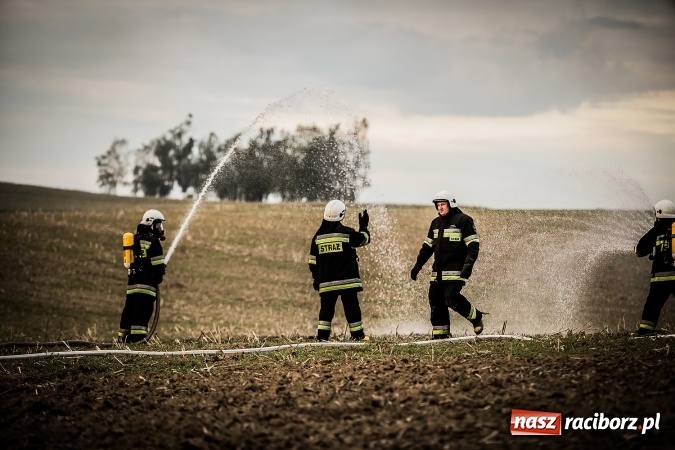 Zdjęcie w galerii na portalu naszraciborz.pl: Pokaz strażacki na rozpoczęcie obchod&oacute;w 90-lecia KS Pietraszyn wiadomości z regionu