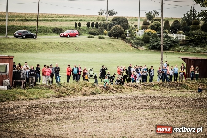 Zdjęcie w galerii na portalu naszraciborz.pl: Pokaz strażacki na rozpoczęcie obchod&oacute;w 90-lecia KS Pietraszyn wiadomości z regionu
