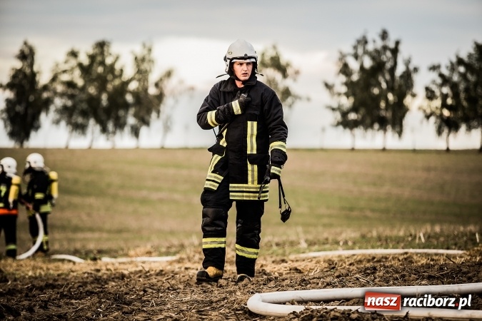 Zdjęcie w galerii na portalu naszraciborz.pl: Pokaz strażacki na rozpoczęcie obchod&oacute;w 90-lecia KS Pietraszyn wiadomości z regionu