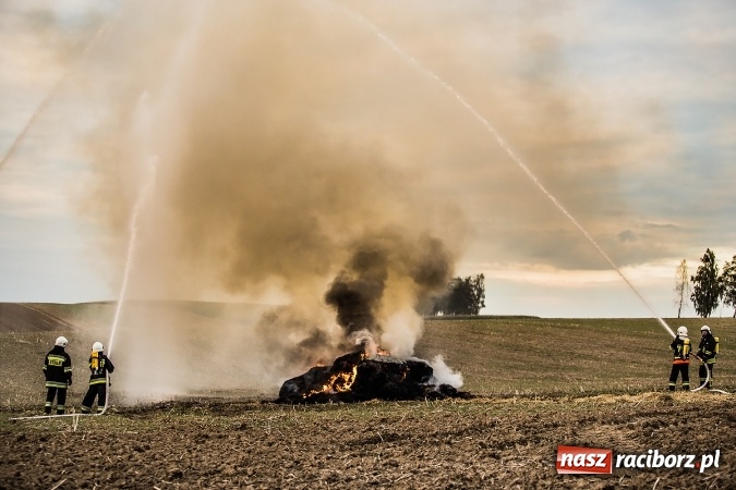 Zdjęcie w galerii na portalu naszraciborz.pl: Pokaz strażacki na rozpoczęcie obchod&oacute;w 90-lecia KS Pietraszyn wiadomości z regionu