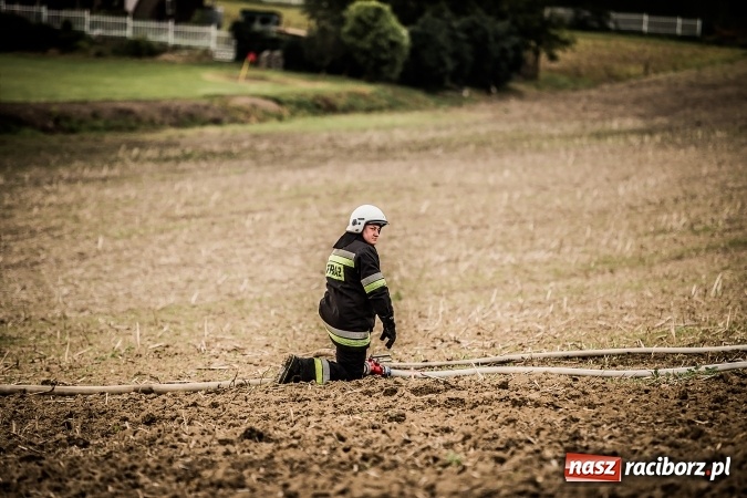 Zdjęcie w galerii na portalu naszraciborz.pl: Pokaz strażacki na rozpoczęcie obchod&oacute;w 90-lecia KS Pietraszyn wiadomości z regionu