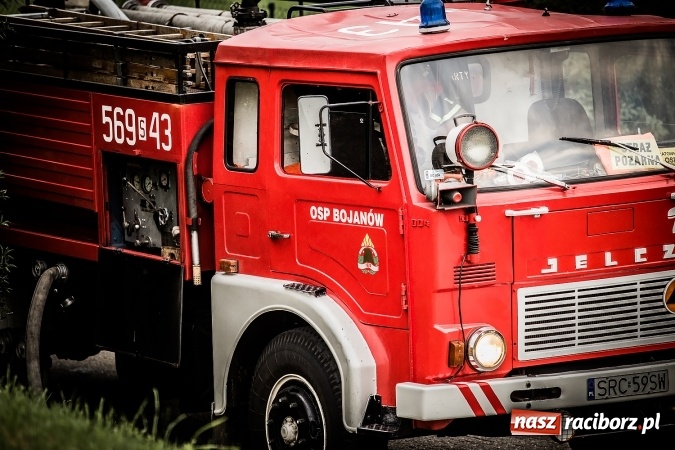 Zdjęcie w galerii na portalu naszraciborz.pl: Pokaz strażacki na rozpoczęcie obchod&oacute;w 90-lecia KS Pietraszyn wiadomości z regionu