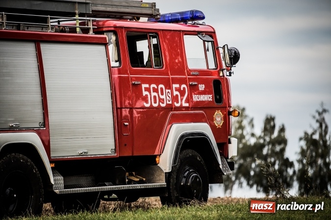 Zdjęcie w galerii na portalu naszraciborz.pl: Pokaz strażacki na rozpoczęcie obchod&oacute;w 90-lecia KS Pietraszyn wiadomości z regionu