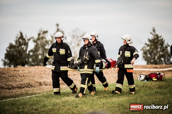 Zdjęcie w galerii na portalu naszraciborz.pl: Pokaz strażacki na rozpoczęcie obchod&oacute;w 90-lecia KS Pietraszyn wiadomości z regionu