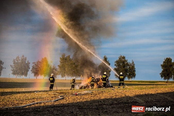 Zdjęcie w galerii na portalu naszraciborz.pl: Pokaz strażacki na rozpoczęcie obchod&oacute;w 90-lecia KS Pietraszyn wiadomości z regionu