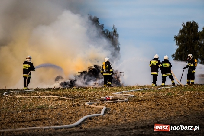Zdjęcie w galerii na portalu naszraciborz.pl: Pokaz strażacki na rozpoczęcie obchod&oacute;w 90-lecia KS Pietraszyn wiadomości z regionu