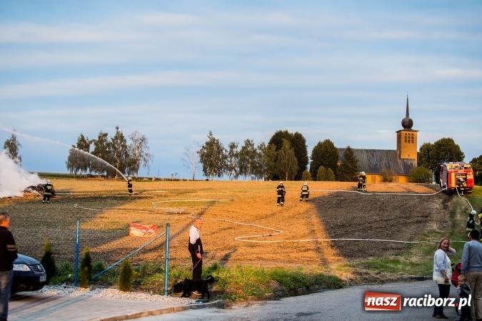 Zdjęcie w galerii na portalu naszraciborz.pl: Pokaz strażacki na rozpoczęcie obchod&oacute;w 90-lecia KS Pietraszyn wiadomości z regionu