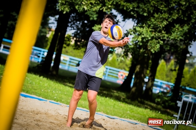 Zdjęcie w galerii na portalu naszraciborz.pl:  Mistrzostwa Raciborza w Siatkówce Plażowej Mężczyzn do 18 lat wiadomości z regionu