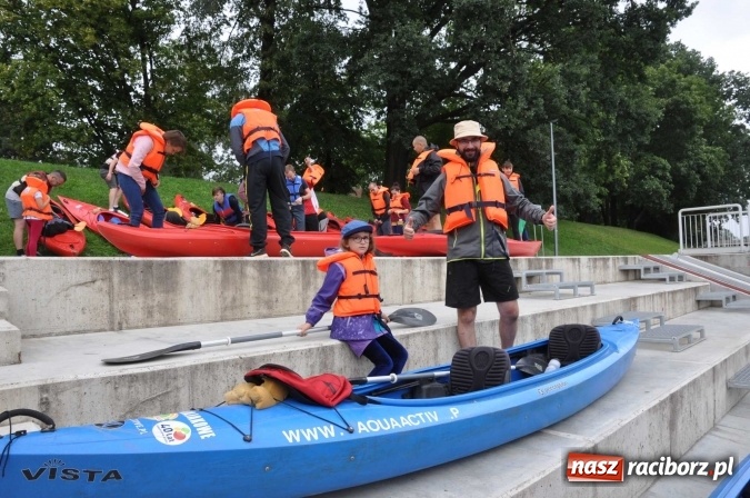 Zdjęcie w galerii na portalu naszraciborz.pl: Ponad trzydziestu śmiałków popłynęło do Dziergowic  wiadomości z regionu