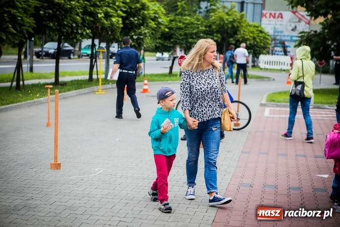 Zdjęcie w galerii na portalu naszraciborz.pl: Trwa festyn profilaktyczny z raciborskimi policjantami wiadomości z regionu