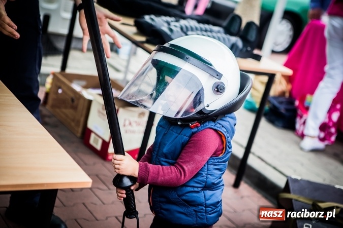 Zdjęcie w galerii na portalu naszraciborz.pl: Trwa festyn profilaktyczny z raciborskimi policjantami wiadomości z regionu