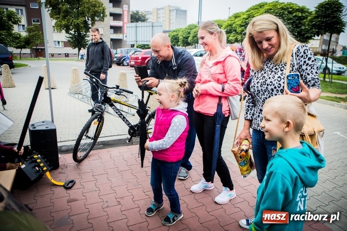Zdjęcie w galerii na portalu naszraciborz.pl: Trwa festyn profilaktyczny z raciborskimi policjantami wiadomości z regionu