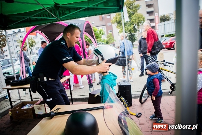 Zdjęcie w galerii na portalu naszraciborz.pl: Trwa festyn profilaktyczny z raciborskimi policjantami wiadomości z regionu