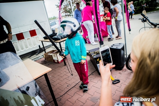 Zdjęcie w galerii na portalu naszraciborz.pl: Trwa festyn profilaktyczny z raciborskimi policjantami wiadomości z regionu