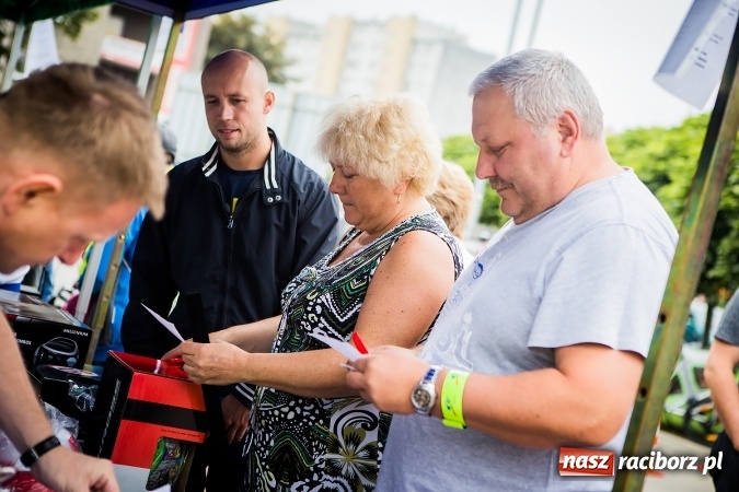 Zdjęcie w galerii na portalu naszraciborz.pl: Trwa festyn profilaktyczny z raciborskimi policjantami wiadomości z regionu