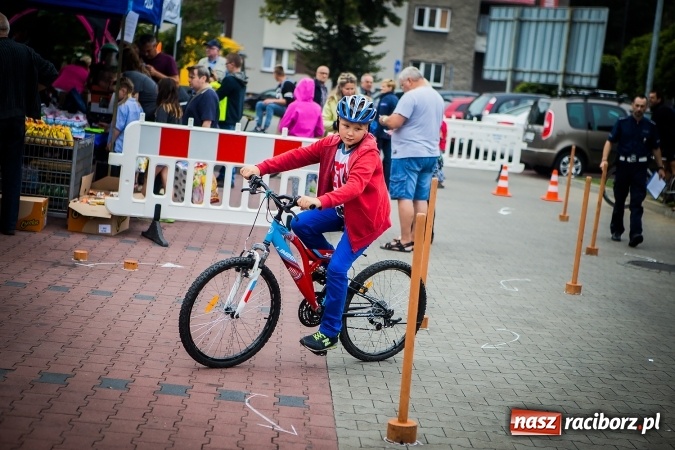 Zdjęcie w galerii na portalu naszraciborz.pl: Trwa festyn profilaktyczny z raciborskimi policjantami wiadomości z regionu