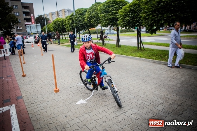 Zdjęcie w galerii na portalu naszraciborz.pl: Trwa festyn profilaktyczny z raciborskimi policjantami wiadomości z regionu