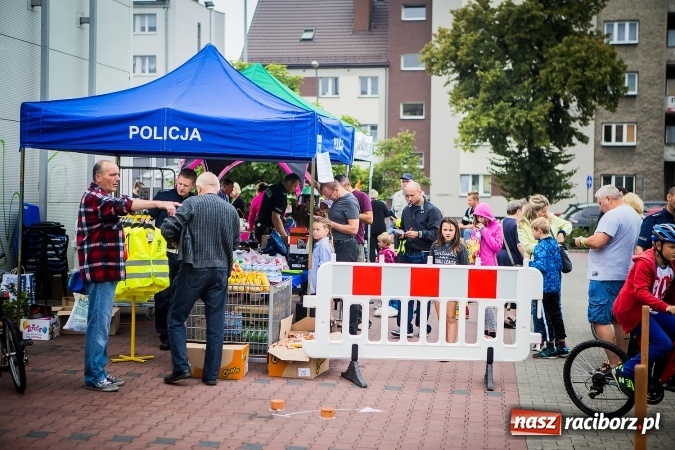 Zdjęcie w galerii na portalu naszraciborz.pl: Trwa festyn profilaktyczny z raciborskimi policjantami wiadomości z regionu