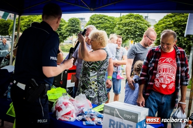 Zdjęcie w galerii na portalu naszraciborz.pl: Trwa festyn profilaktyczny z raciborskimi policjantami wiadomości z regionu