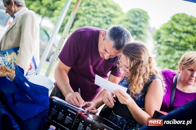 Zdjęcie w galerii na portalu naszraciborz.pl: Trwa festyn profilaktyczny z raciborskimi policjantami wiadomości z regionu