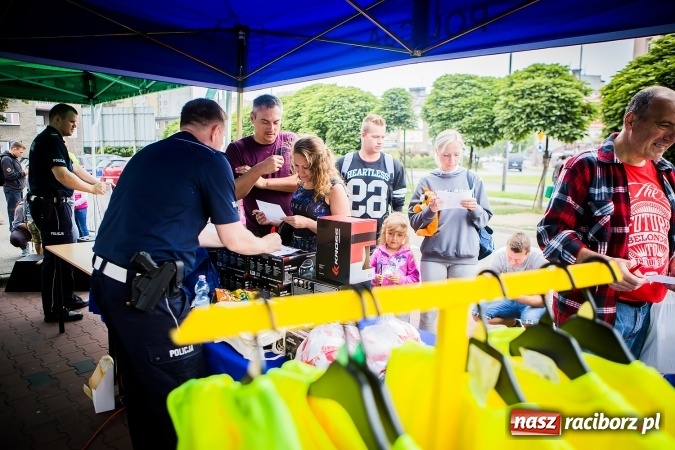 Zdjęcie w galerii na portalu naszraciborz.pl: Trwa festyn profilaktyczny z raciborskimi policjantami wiadomości z regionu