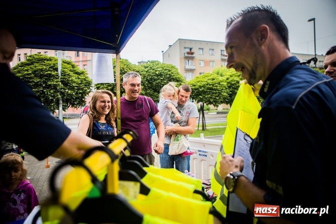 Zdjęcie w galerii na portalu naszraciborz.pl: Trwa festyn profilaktyczny z raciborskimi policjantami wiadomości z regionu