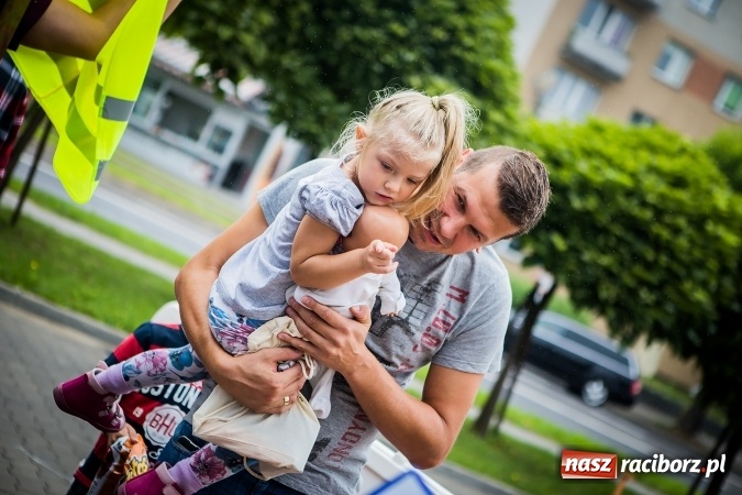 Zdjęcie w galerii na portalu naszraciborz.pl: Trwa festyn profilaktyczny z raciborskimi policjantami wiadomości z regionu