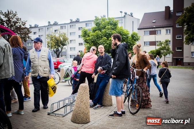 Zdjęcie w galerii na portalu naszraciborz.pl: Trwa festyn profilaktyczny z raciborskimi policjantami wiadomości z regionu