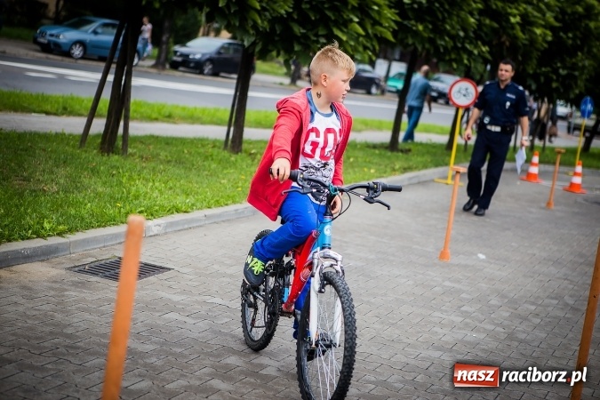Zdjęcie w galerii na portalu naszraciborz.pl: Trwa festyn profilaktyczny z raciborskimi policjantami wiadomości z regionu