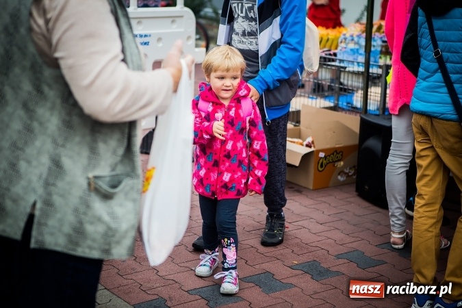 Zdjęcie w galerii na portalu naszraciborz.pl: Trwa festyn profilaktyczny z raciborskimi policjantami wiadomości z regionu