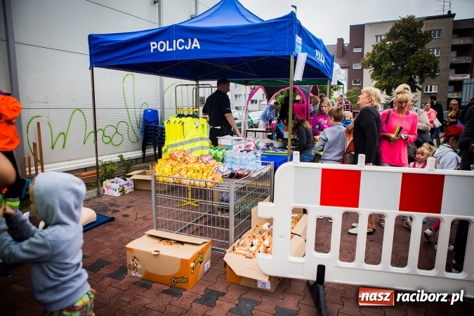 Zdjęcie w galerii na portalu naszraciborz.pl: Trwa festyn profilaktyczny z raciborskimi policjantami wiadomości z regionu