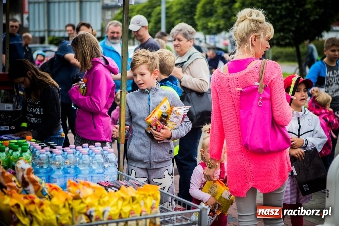 Zdjęcie w galerii na portalu naszraciborz.pl: Trwa festyn profilaktyczny z raciborskimi policjantami wiadomości z regionu