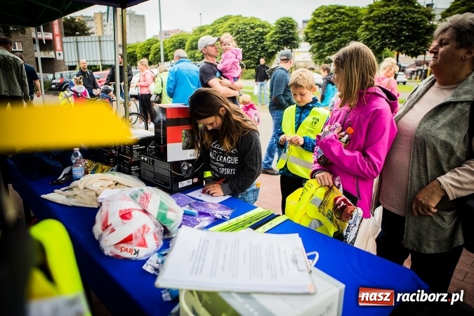 Zdjęcie w galerii na portalu naszraciborz.pl: Trwa festyn profilaktyczny z raciborskimi policjantami wiadomości z regionu