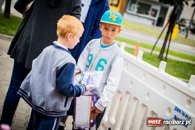 Zdjęcie w galerii na portalu naszraciborz.pl: Trwa festyn profilaktyczny z raciborskimi policjantami wiadomości z regionu
