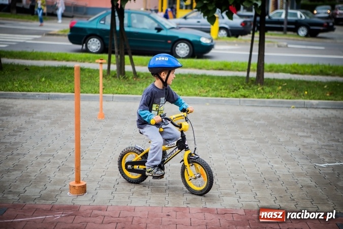 Zdjęcie w galerii na portalu naszraciborz.pl: Trwa festyn profilaktyczny z raciborskimi policjantami wiadomości z regionu