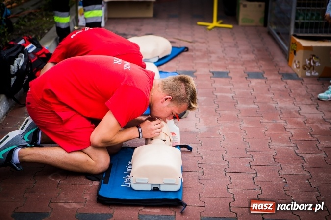 Zdjęcie w galerii na portalu naszraciborz.pl: Trwa festyn profilaktyczny z raciborskimi policjantami wiadomości z regionu