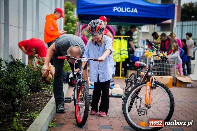 Zdjęcie w galerii na portalu naszraciborz.pl: Trwa festyn profilaktyczny z raciborskimi policjantami wiadomości z regionu