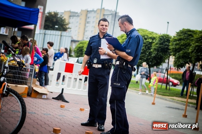 Zdjęcie w galerii na portalu naszraciborz.pl: Trwa festyn profilaktyczny z raciborskimi policjantami wiadomości z regionu
