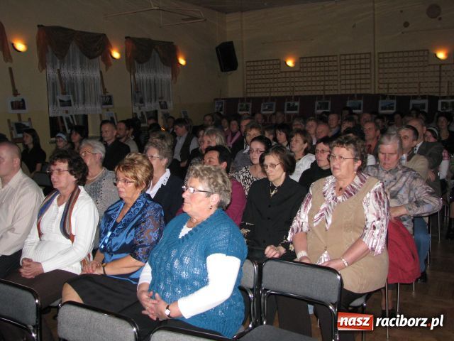 Zdjęcie w galerii na portalu naszraciborz.pl: Wieczór przy świecach wiadomości z regionu