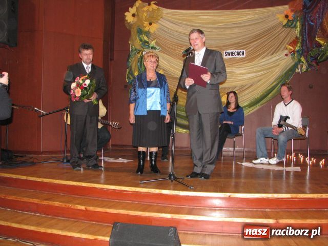 Zdjęcie w galerii na portalu naszraciborz.pl: Wieczór przy świecach wiadomości z regionu