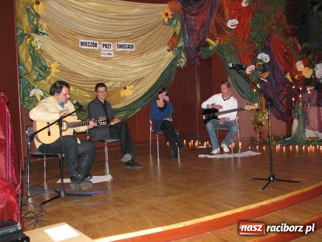 Zdjęcie w galerii na portalu naszraciborz.pl: Wieczór przy świecach wiadomości z regionu