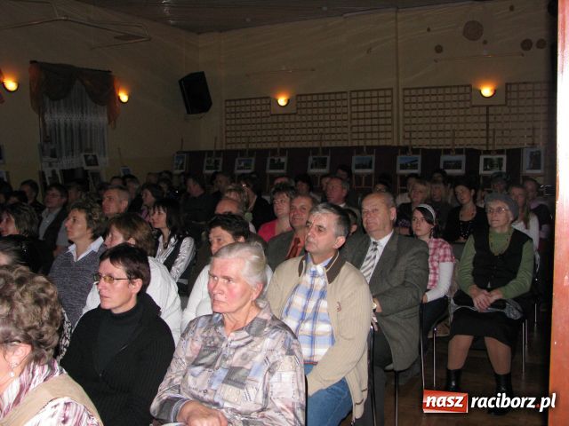 Zdjęcie w galerii na portalu naszraciborz.pl: Wieczór przy świecach wiadomości z regionu