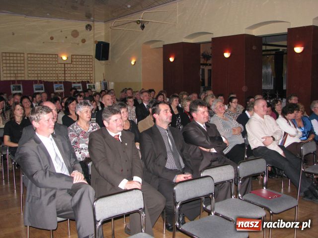 Zdjęcie w galerii na portalu naszraciborz.pl: Wieczór przy świecach wiadomości z regionu