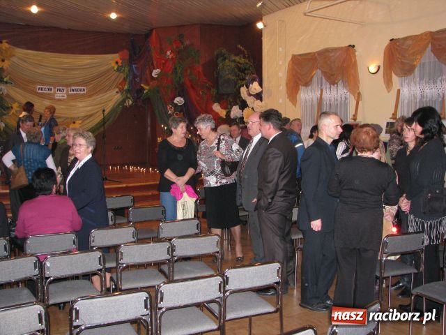 Zdjęcie w galerii na portalu naszraciborz.pl: Wieczór przy świecach wiadomości z regionu