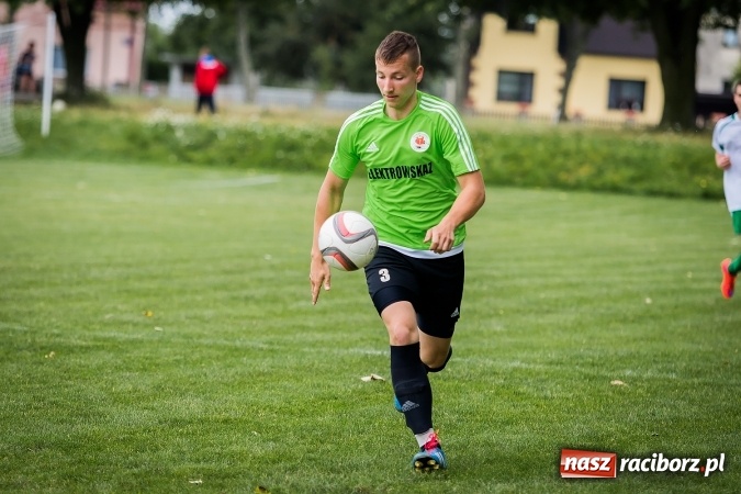 Zdjęcie w galerii na portalu naszraciborz.pl: Piłkarze Krzanowic nie dali szans rywalom. Ocice zagrały dziewięcioma zawodnikami! wiadomości z regionu