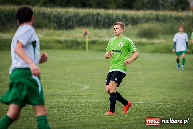 Zdjęcie w galerii na portalu naszraciborz.pl: Piłkarze Krzanowic nie dali szans rywalom. Ocice zagrały dziewięcioma zawodnikami! wiadomości z regionu