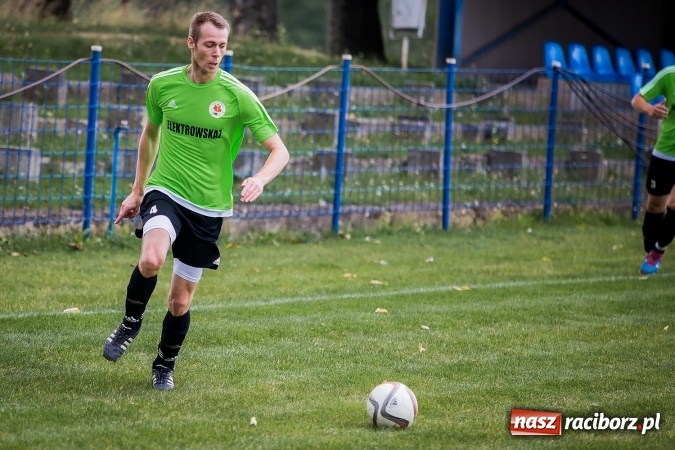 Zdjęcie w galerii na portalu naszraciborz.pl: Piłkarze Krzanowic nie dali szans rywalom. Ocice zagrały dziewięcioma zawodnikami! wiadomości z regionu